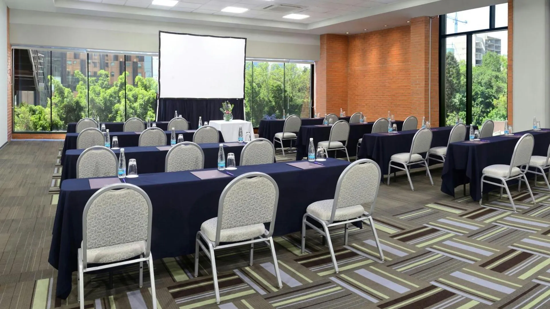 Hotel Guadalajara Country Club By Hnf 4*,